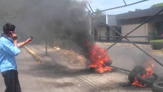 Protesta de trabajadores en Fenosa [upl. by Kcim]