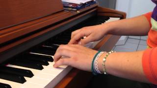 Andreea spielt GDur Menuett JS Bach 3052014 [upl. by Nawek]