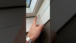 Wozu dieses Loch am Fenster😨🧼 fenster haushalt funktion gutzuwissen putzen tricks geheim [upl. by Daren]