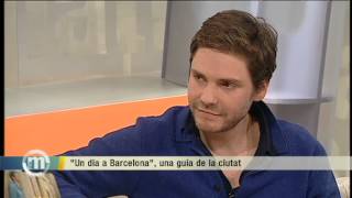 TV3  Els Matins  quotUn dia a Barcelonaquot una guia de la ciutat de lactor Daniel Brühl [upl. by Ymeon]