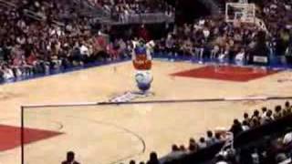 Harlem Globetrotter Mascot Dancing [upl. by Skrap155]