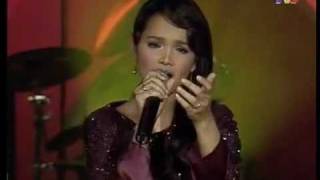 Siti Nurhaliza  Hapuslah Airmatamu live at ABPBH2003 [upl. by Georgie481]