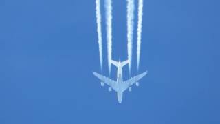 Lufthansa Airbus A380841 DAIMG contrails  symmetrical evolution [upl. by Lamoree]