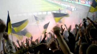 Karpaty Lwiw  BVB Dortmund  Pyro vor dem Anpfiff aus der Borussenkurve [upl. by Aleyak]