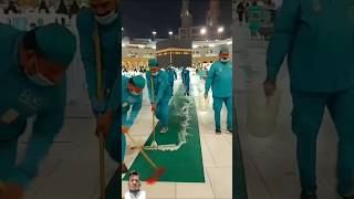 Makkah shareef m safai karty huwy macca kaba makkah [upl. by Ardnasirhc988]