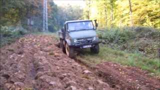 Unimog 406 beim Pflügen mit Servotracs [upl. by Riancho155]