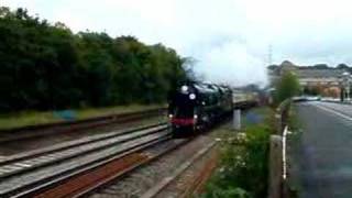 35028 Clan Line runs passed Farnborough [upl. by Nedle]