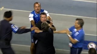 PELEA ENTRE BOLILLO GÓMEZ Y JORGE LUIS PINTO  PANAMA VS HONDURAS [upl. by Shipman]