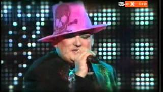 Boy George  VICTIMS  live in Italia 2008 [upl. by Yreme]