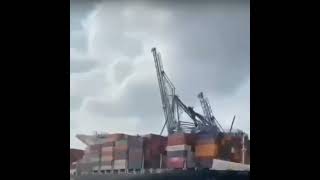 Moment when a ship could not stop and overturned the 3 cranes at Evyapport port in Kocaeli Türkiye [upl. by Lihp]