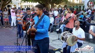 ✔️ MUSICOS Y PAREJA BAILANDO 🎥🕺💃🎵 EN LA ZONA COLONIAL TIERRA DE LA BACHATA Y EL MERENGUE Rep Dom [upl. by Sommer]