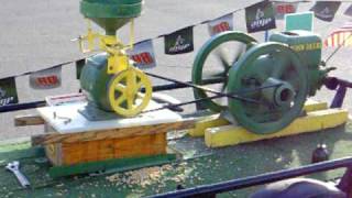 1932 John Deere Model 2A Corn Sheller [upl. by Roth470]