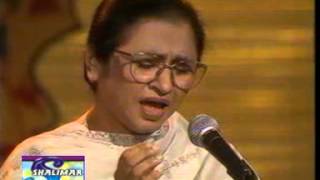 Nayyara Noor sings Ghalib quotJaur se baaz aain per baaz aain kyaquot [upl. by Airitak]