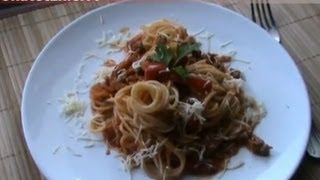 Spaghetti w sosie mięsnopomidorowym po bolońsku  SkutecznieTv [upl. by Jp592]