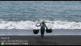 Fleur de sel à Bali avec madé B guide francophone [upl. by Gretna621]