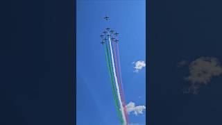 Le FrecceTricolori sorvolano le Cascate del Niagara [upl. by Naugal]