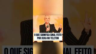 Sinal feito por xuxa no Teleton divide opiniões mais o que significa fofocas noticiaspopulares [upl. by Martreb189]