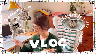 【刺繍作家のvlog】セリアのファーヤーンで編むモフモフのぬいぐるみ🧸猫の寝顔のオーダー刺繍ブローチ友人と合同誕生日ランチ [upl. by Malka]