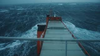 Шторм Баренцево море Ship in storm Barents Sea Heavy lift ship [upl. by Reginnej]