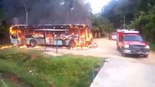 Ã”nibus incendiado em Blumenau [upl. by Lovel]