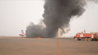 Soudan du Sud Un avion de ligne sécrase au moins 14 blessés [upl. by Hedda]