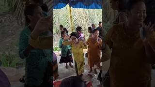 HoHoHoasyek balangabolon batak dance [upl. by Alyakem454]