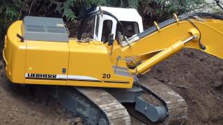 RC EXCAVATOR LIEBHERR 944 DIGGING HARD  PREMACON [upl. by Ettelra]