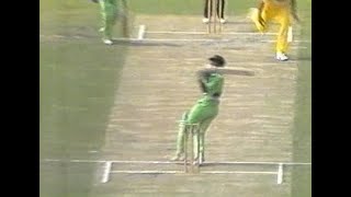 This is big Saleem Yousuf puts Merv Hughes onto the hill at Adelaide Oval ODI December 1988 [upl. by Sanoj378]