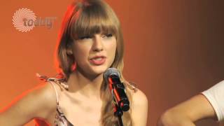 Taylor Swift I Knew You Were Trouble Live Acoustic [upl. by Ymot517]