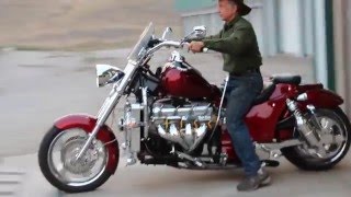 502 BOSS HOSS Motorcycle Awesome sounding idle [upl. by Anelaj]