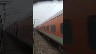 Chalti train se mobile gur jaye toh kya hoga 😲🙄🤔❓indianrailways locomotive youtubeshorts shorts [upl. by Emmi669]