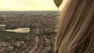 Bristol lockt HeißluftFans mit BallonfahrerFestival [upl. by Nahsad]