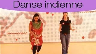 Cours de danse indienne  faire un jeté de fleurs [upl. by Kalagher]