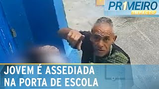 Homem é flagrado assediando adolescente em porta de escola  Primeiro Impacto 101123 [upl. by Templas]