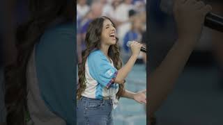 Fabiola Roudha canta el Himno Nacional de Los Estados Unidos en el Estadio de los Dodgers [upl. by Etnud]