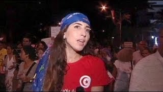 Los manifestantes en Túnez luchan por los derechos de las mujeres [upl. by Aneerehs454]