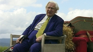 The Red Couch  Sir Peter Ustinov [upl. by Clausen]