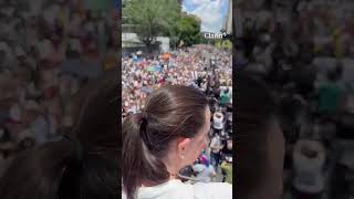 CORINA MACHADO ENCABEZA la multitudinaria movilización en Venezuela contra MADURO Y PIDEN “libertad” [upl. by Tessil]