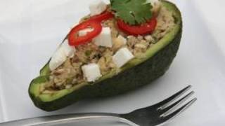 Avocado gevuld met sardines  Recept [upl. by Eynaffit]