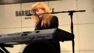 Loreena McKennitt at Barnes and Noble Stolen Child English subtitles [upl. by Bailar]