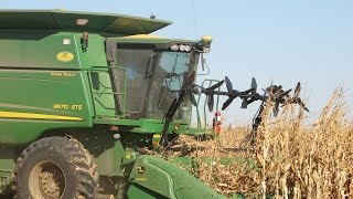 Hawkins Down Corn Reel on a John Deere 606C Head [upl. by Eenaffit]