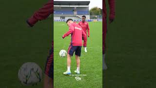 Contrôle de balle avec le pied au sol 👌 vous maitrisez  smcaen shortsfootball football [upl. by Alderson]