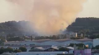 Feu de broussailles et garrigue  Milhaud  18072016 [upl. by Zul]