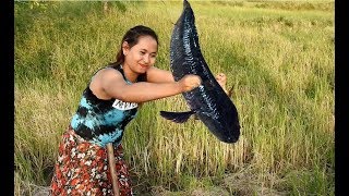 Beautifull Girl Fishing in Battambang  Amazing Beautifull Girl Catch Fish p 027 [upl. by Xam]