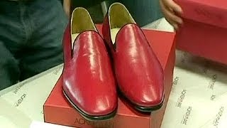 Los zapatos mexicanos del futuro Papa Emérito [upl. by Klehm]