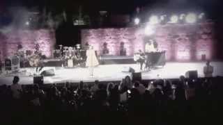 Indila  Run Run  Live [upl. by Neral]