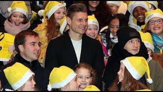 Die BVBProfis beim Weihnachtssingen im Stadion [upl. by Holna]