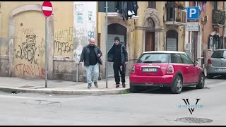 Ginocchio gonfio e dolorante Giovanni cammina a fatica quotTi prego portami in Pronto Soccorsoquot [upl. by Daj]