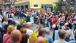 OsannMonzel präsentiert sich im Festumzug auf dem Weinfest in BernkastelKues am 2918 [upl. by Anirok]