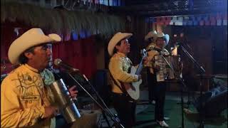 Los Gavilanes Del Valle Una Cerveza en vivo [upl. by Eleon]